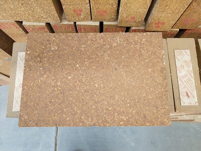 Magnesium aluminum firebricks
