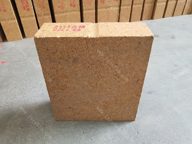 Magnesium aluminum refractory bricks
