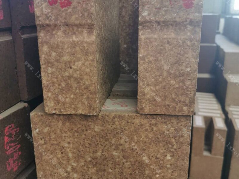 Magnesium iron aluminum fire bricks