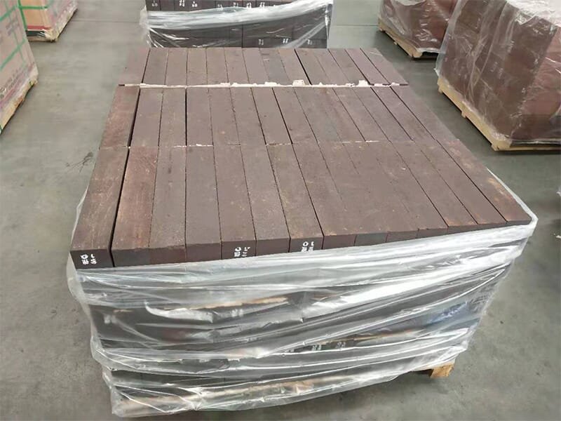 Refractory directly bonded magnesia-chrome bricks