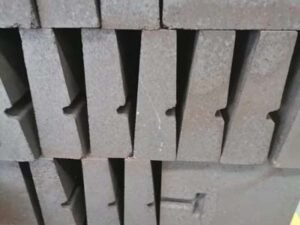Fused rebonded magnesia chrome brick