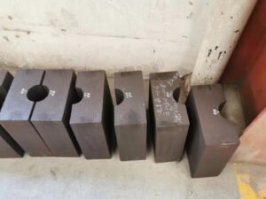 Semi rebonded magnesia chrome brick