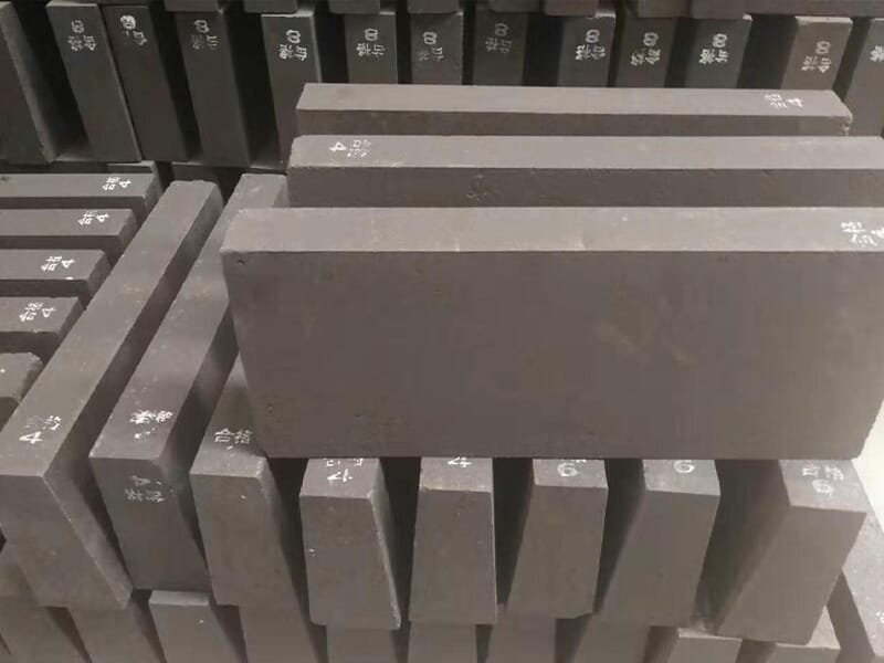 Directly bonded magnesia-chrome fire bricks