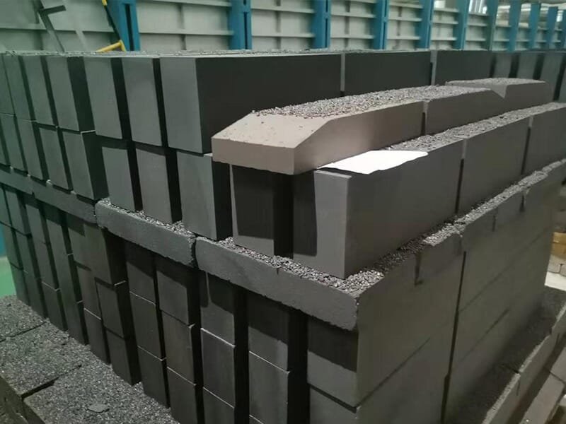 Fire directly bonded magnesia-chrome bricks