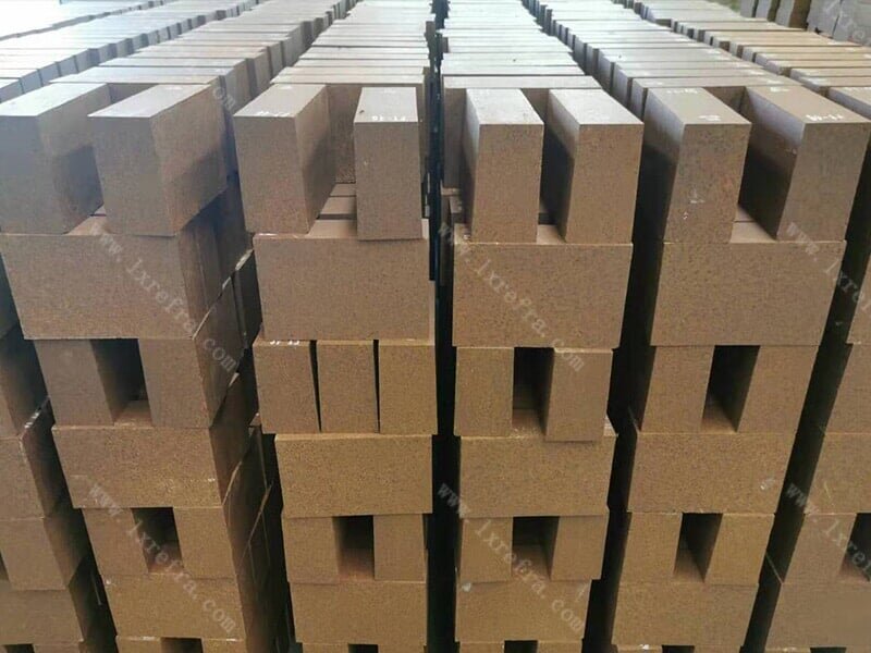 Magnesia fire bricks